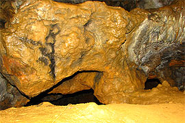 Пещера в долине Лакруш