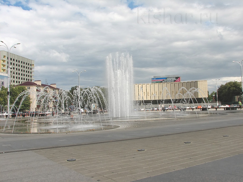 Площади краснодара фото. Театральная площадь Краснодар. Площадь революции Краснодар. Площадь драмтеатра Краснодар. Центральная площадь Краснодара.