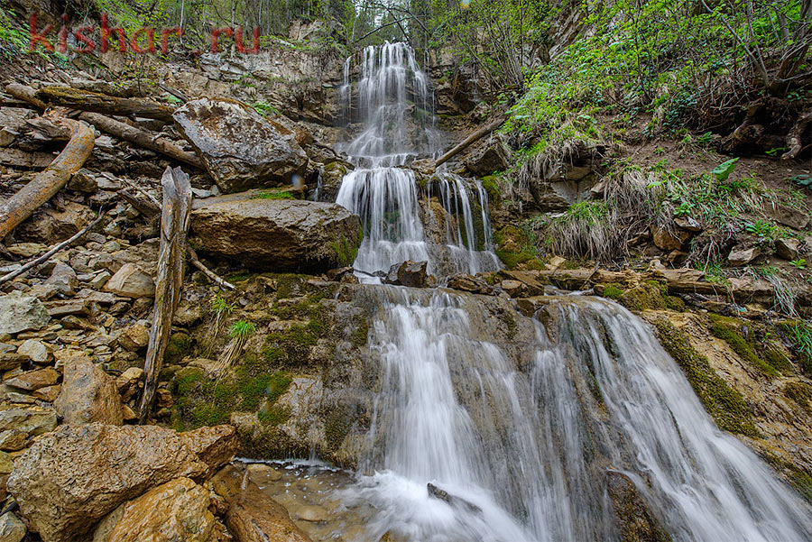 Алебастровый водопад при хорошем уровне воды
