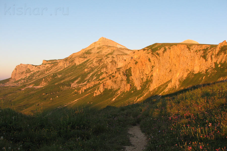 Гора Гузерипль, вид с холма Блям