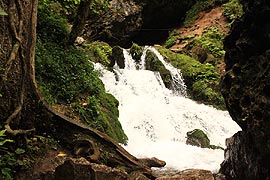 Водопад Исиченко летом